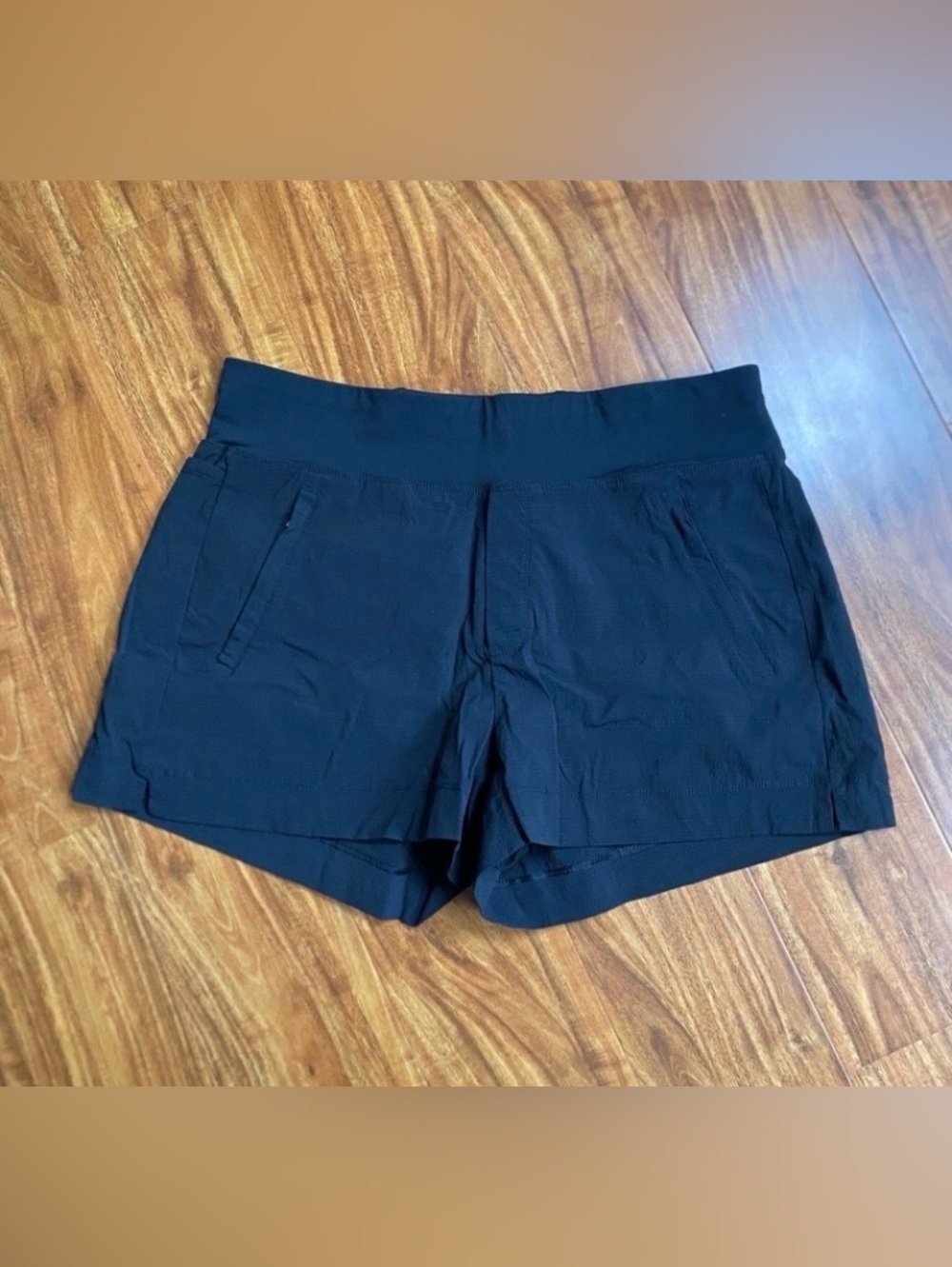 Athleta Women's Black Trekkie North Midrise Shorts Size 12 Outdoor Travel Active